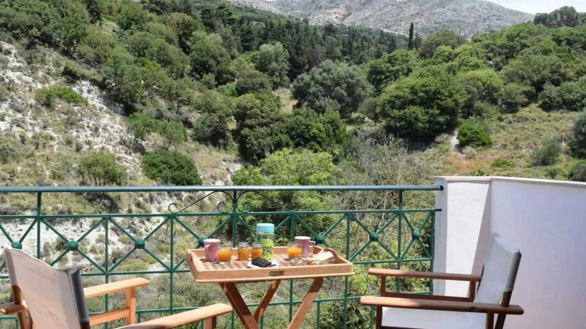 Villa Verde In Divarata Greece